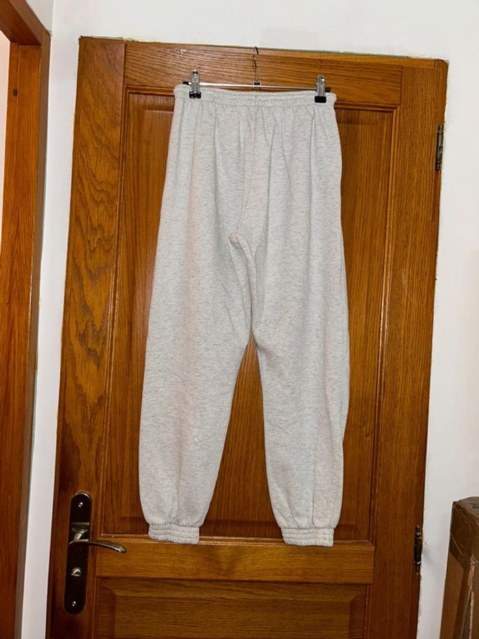 Jogging gris clair - photo numéro 2