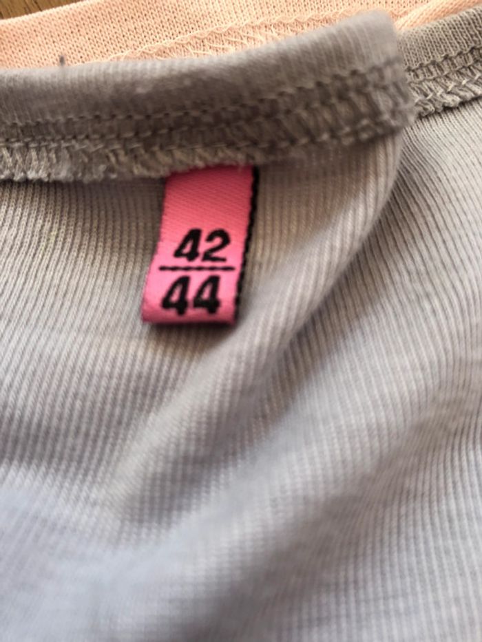 T-shirt gris 42/44 - photo numéro 4