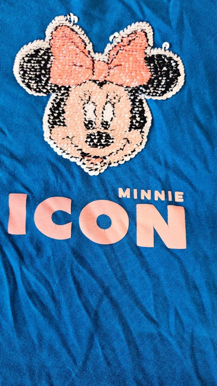 T shirt bleu électrique à manches courtes, Disney, Minnie en sequins, taille 116/ 6ans - photo numéro 4