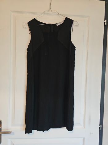 Robe noire droite