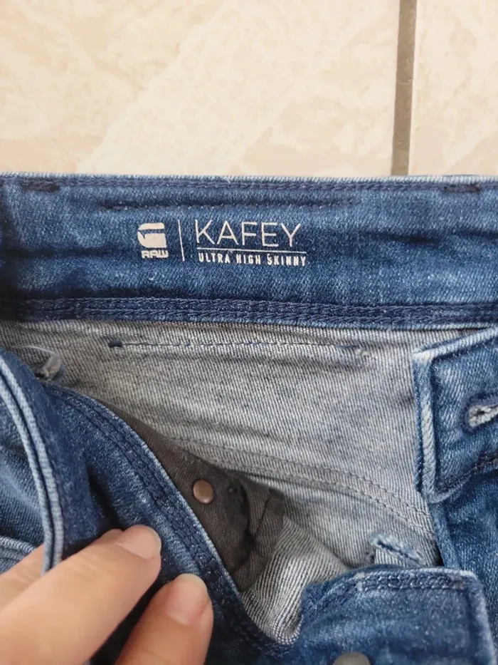 Joli jean skinny taille 27/32 - photo numéro 2