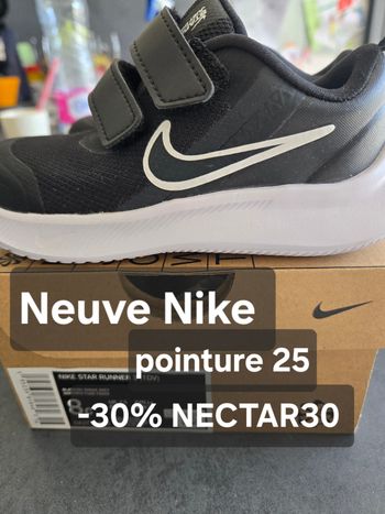 Nike neuve basket à scratch noire dans leur boîte 