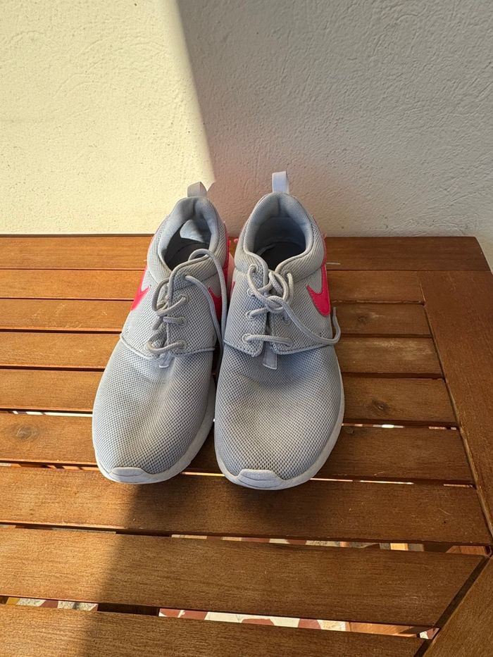 Basket Nike Roshe one gs « hyper pink » - photo numéro 3