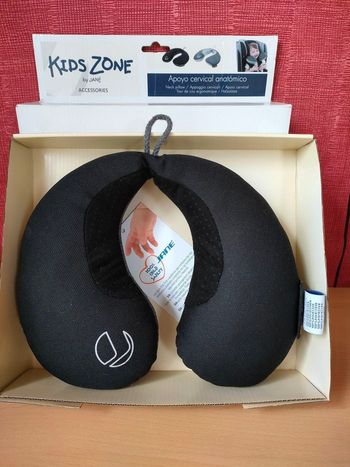 Tour de cou ergonomique JANE. Excellent état.