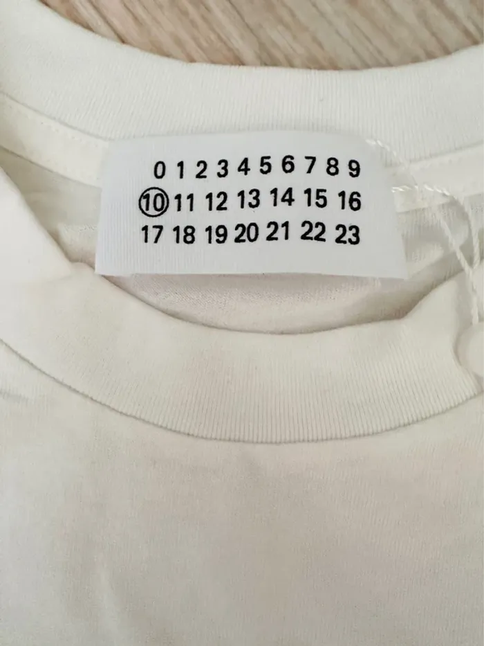 T-shirt Maison Margiela blanc cassé à imprimé cœur rouge – Made in Italy – Taille L - photo numéro 4