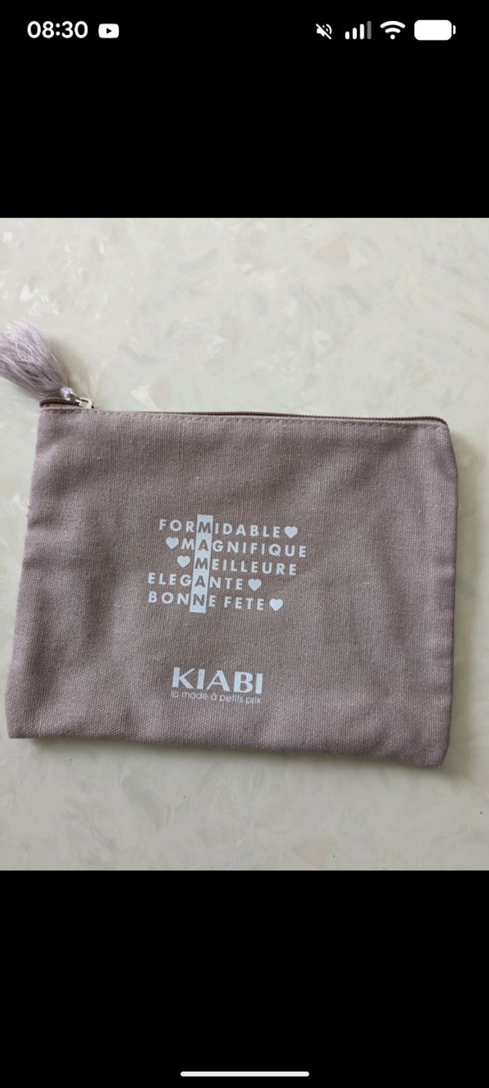 Jolie trousse à maquillage Kiabi.