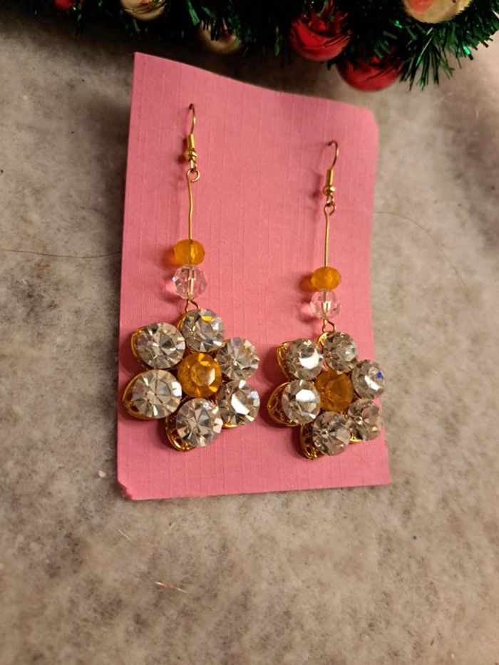Boucles d'oreilles pendante avec strass orange et blanc - photo numéro 4