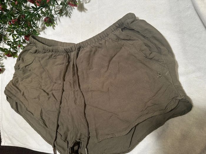 Short kaki – H&M – Taille 36 💚