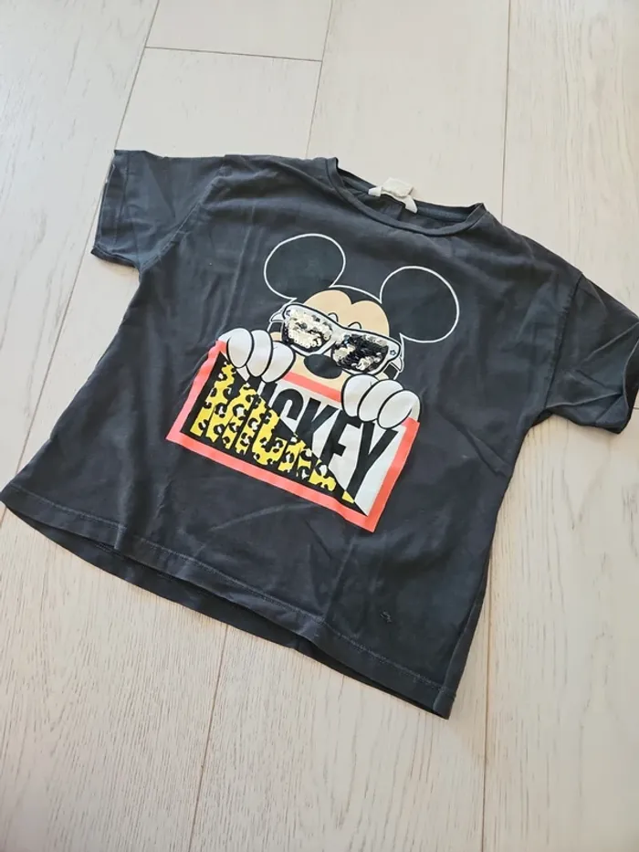 T-shirt gris foncé