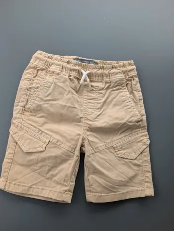 Short beige garçon 5/6 ans