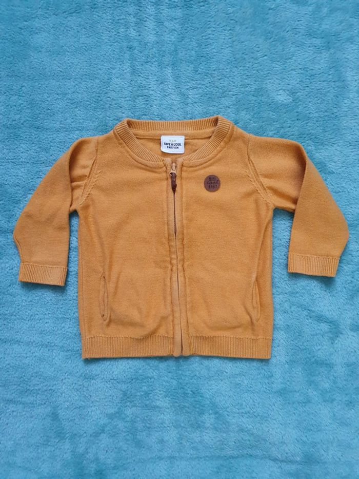 Tres beau gilet 9 mois