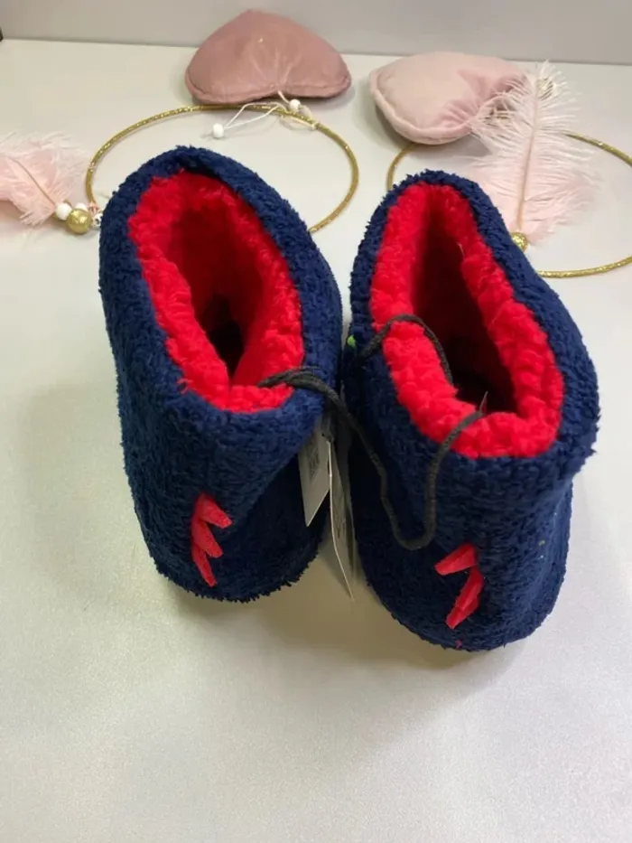 Chaussons chaud garçon (neuf) - Taille 32/33 - photo numéro 2
