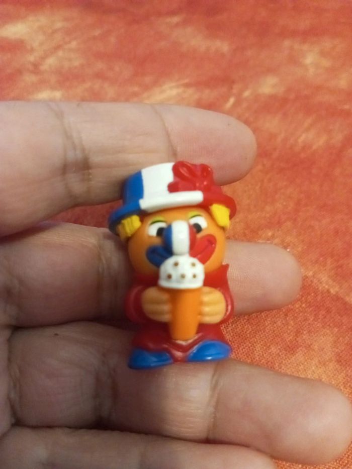 Lot de 7 figurines Kinder surprise Supporter, fan de foot - photo numéro 3