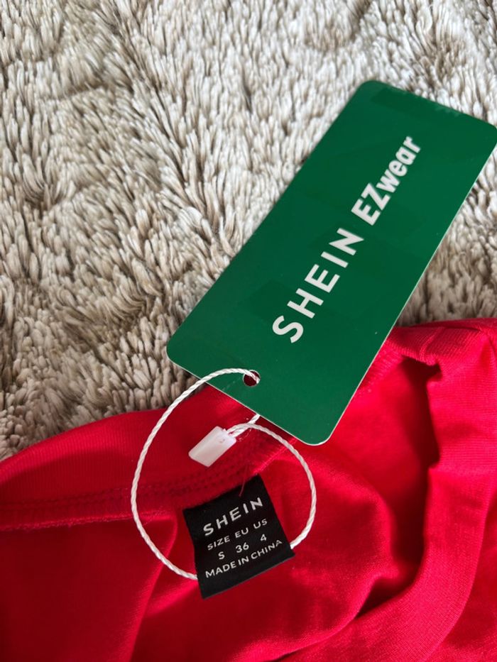 Top court rouge shein crop top S - photo numéro 3