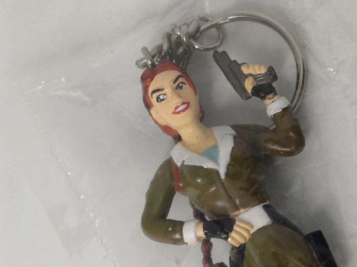 Porte clé Figurine Lara Croft Tomb Raider 2 Aviateur Aviator Veste - photo numéro 2