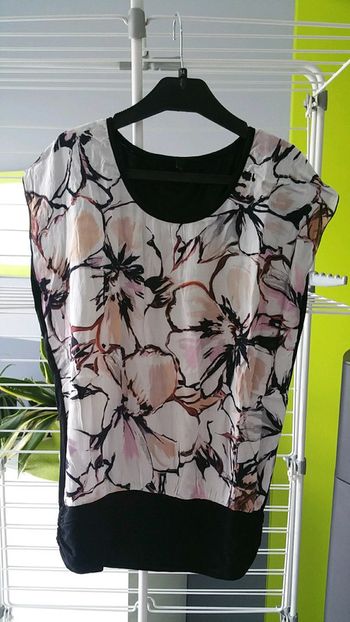 Très joli petit haut léger