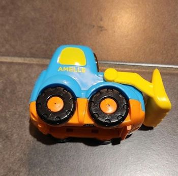 Armelle la tractopelle tut tut bolide 