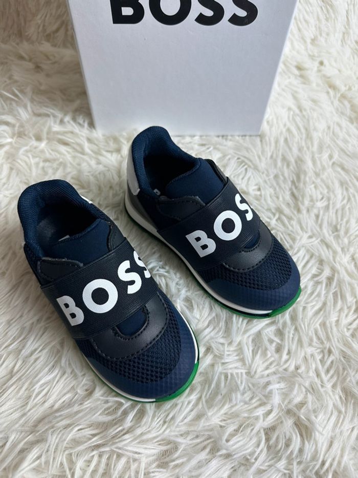 Paire de basket Marine BOSS taille 23 - photo numéro 2