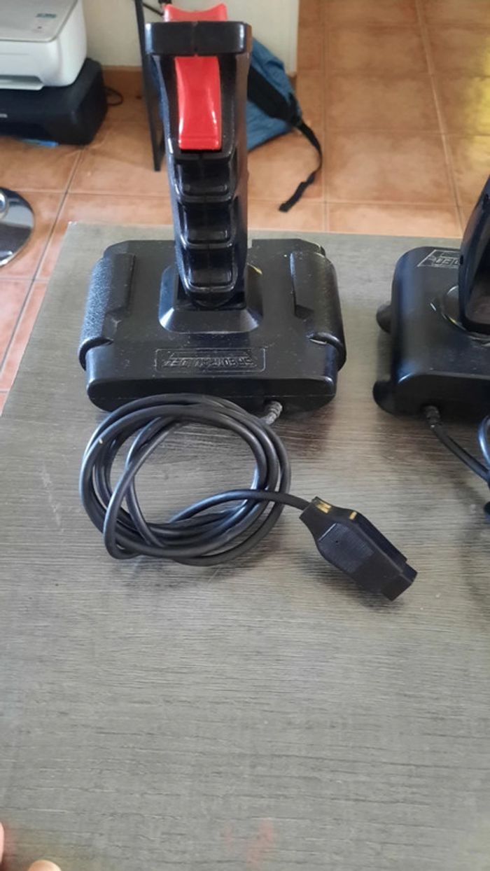 2 joystick megadrive - photo numéro 2