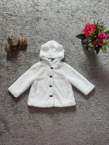 🌺Manteau en fausse fourrure blanche avec oreilles d’ours Taille 18mois/86cm🌺