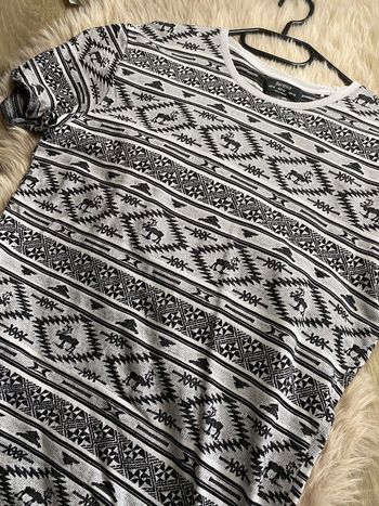 T-shirt gris clair et noir divers motifs Bershka Taille XS / 34