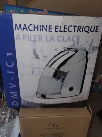 Machine broyeur de glacons