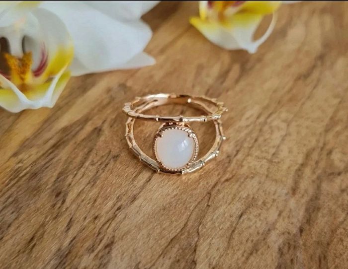 Bague ajourée double rangs plaqué or et pierre de lune taille 50