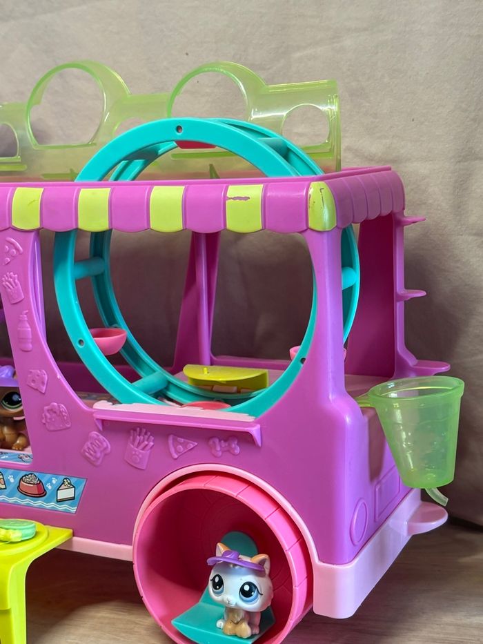 Food truck + accessoires + 3 figurines Littlest Petshop - photo numéro 3