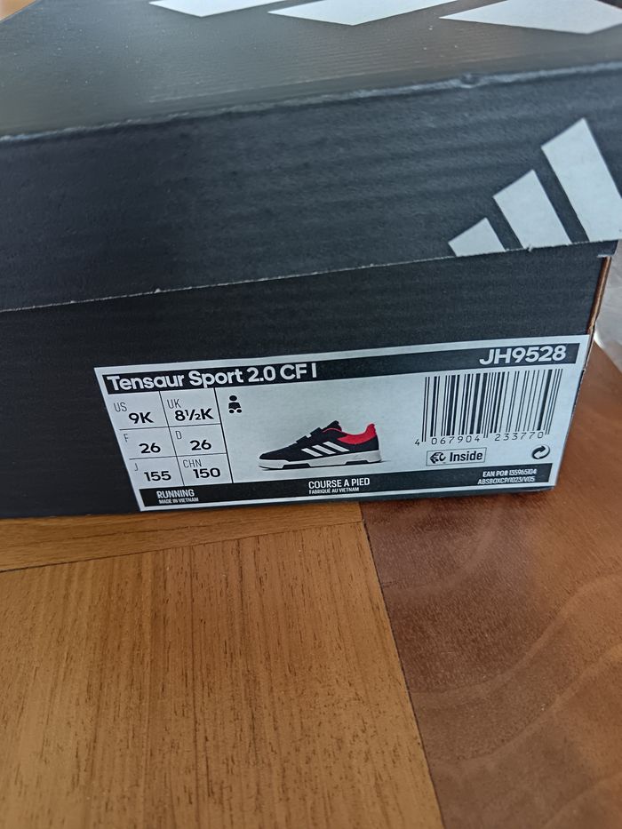 Basket Adidas Neuf avec Étiquette taille 26 - photo numéro 3