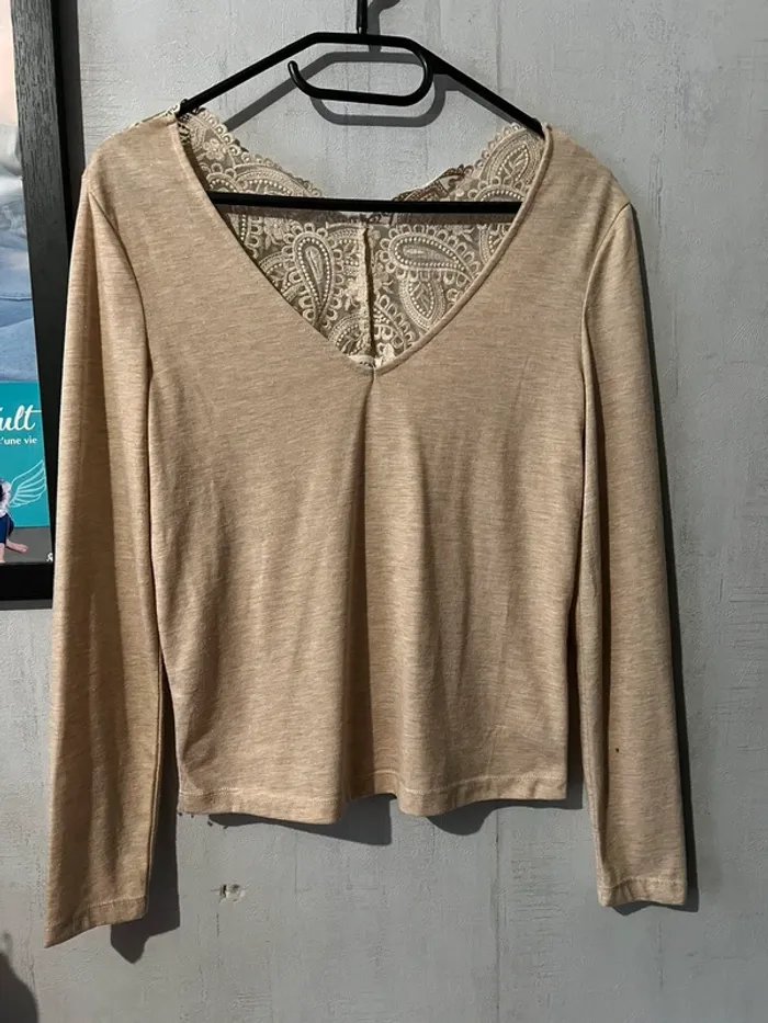 Top beige pailletée