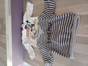 2 sweats garçons Taille 1 mois