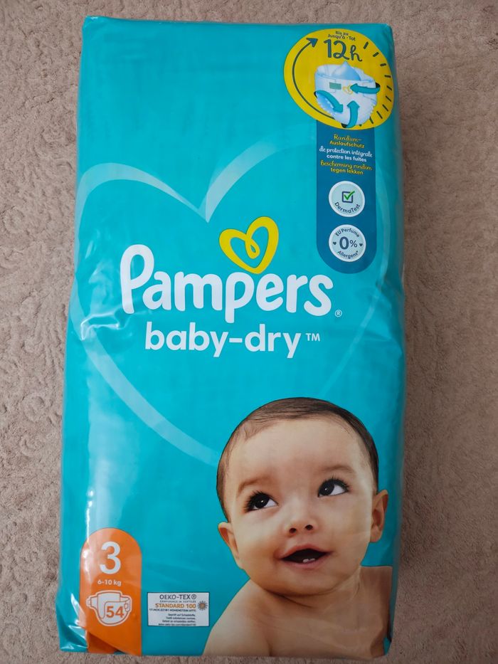 1 paquet de 54 couches pampers taille 3