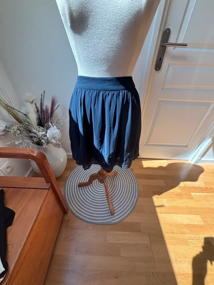 Sublime jupe courte bleu marine et dentelle brodée - Camaïeu - T38 - photo numéro 12