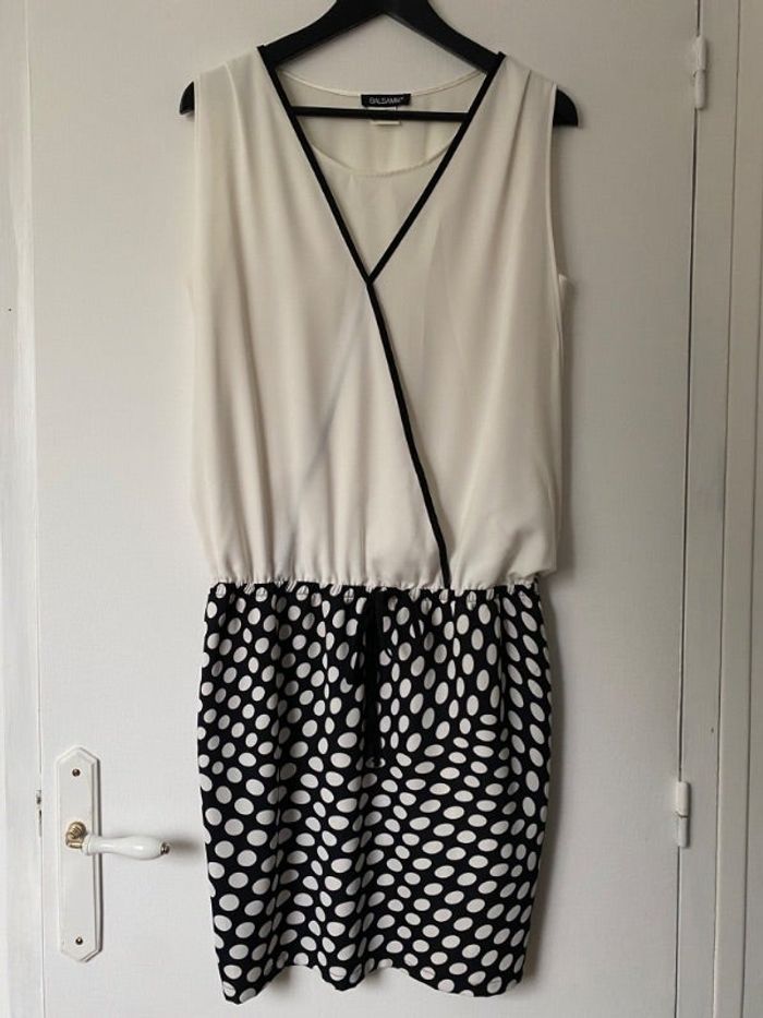Robe sans manches et pois