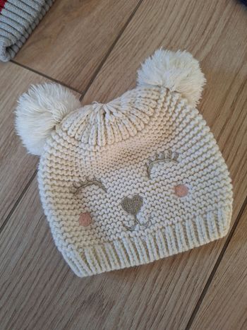 Bonnet bébé fille crème motif animal et pompons 6/12 mois