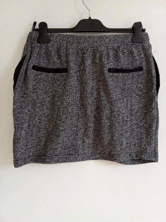 Jupe grise - photo numéro 2