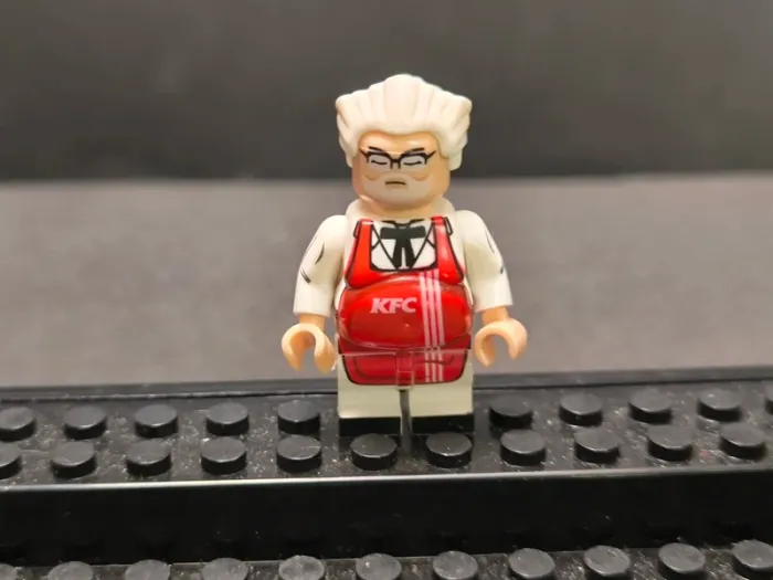 Figurine type lego Colonel Sanders KFC