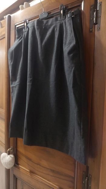 Magnifique jupe grise de la marque Damart