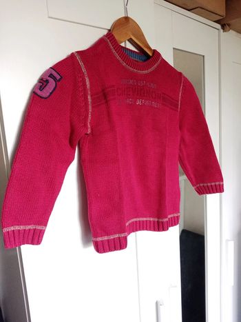 Pull rouge T 5 ans