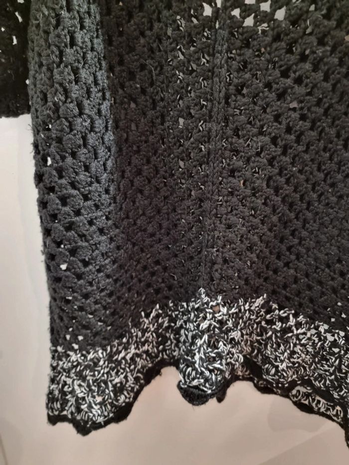 Haut au crochet noir et blanc - photo numéro 10