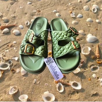 Sublimes sandales brides à boucles dorées 