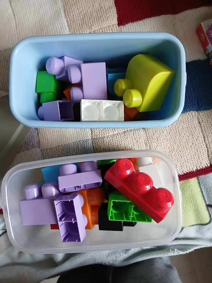 2 boites méga bloks - photo numéro 2