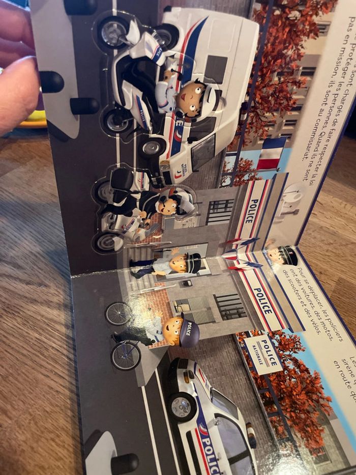 Livre P’tit Garçon Joue et découvre La police - photo numéro 7