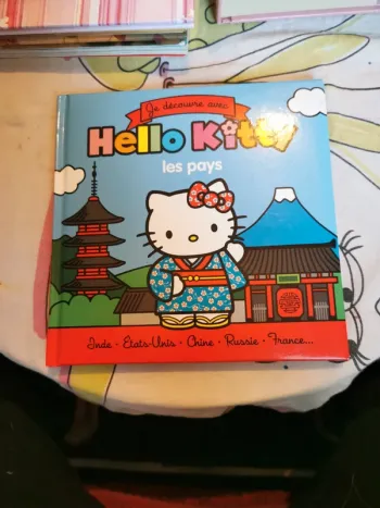 Livre Je découvre les pays avec Hello Kitty