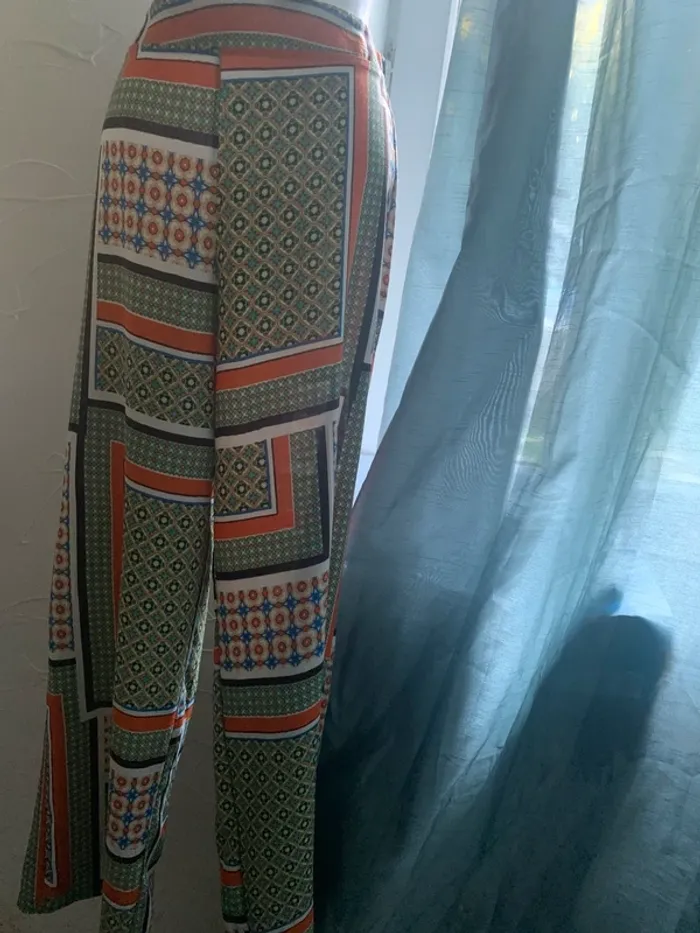 Pantalon fluide Zara taille M coloré jambes larges - photo numéro 2