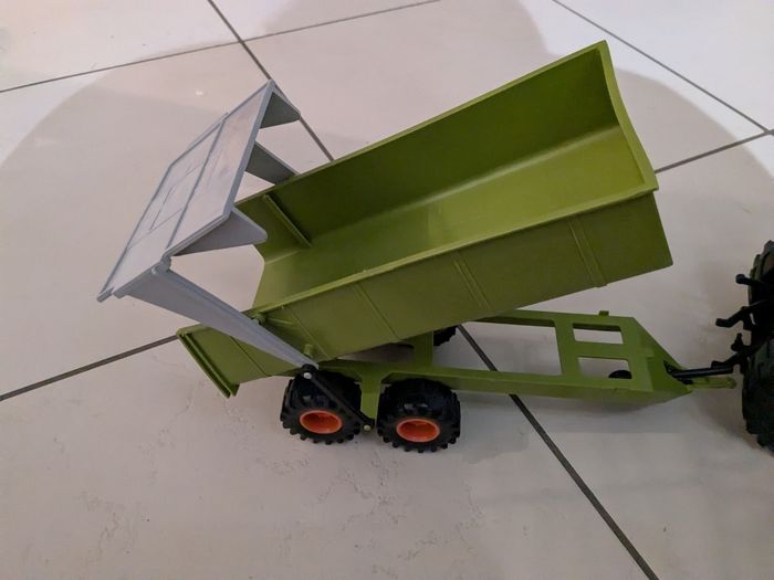 Tracteur Claas avec remorque - photo numéro 3