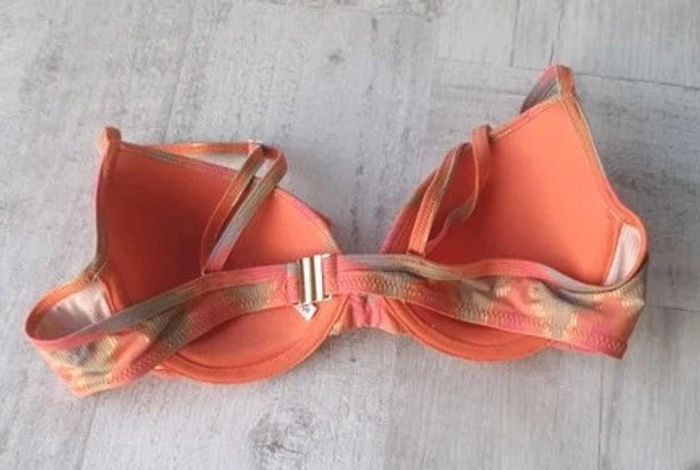 Maillot de bain 2 pièces (bikini) Taille 90B pour le haut et taille 40 pour le bas - photo numéro 3