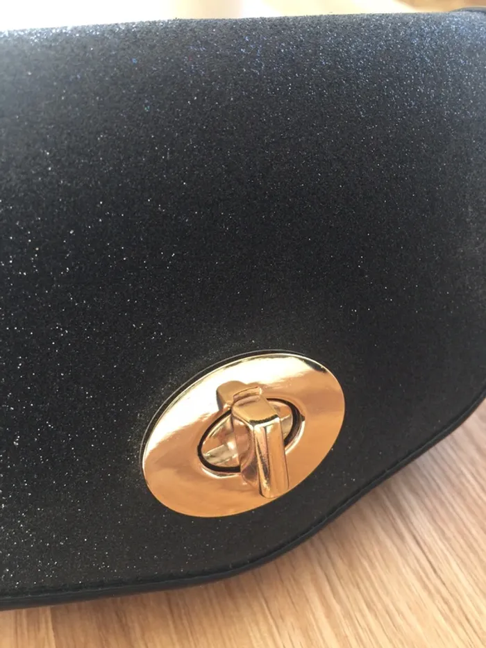 Pochette noire et dorée - photo numéro 2