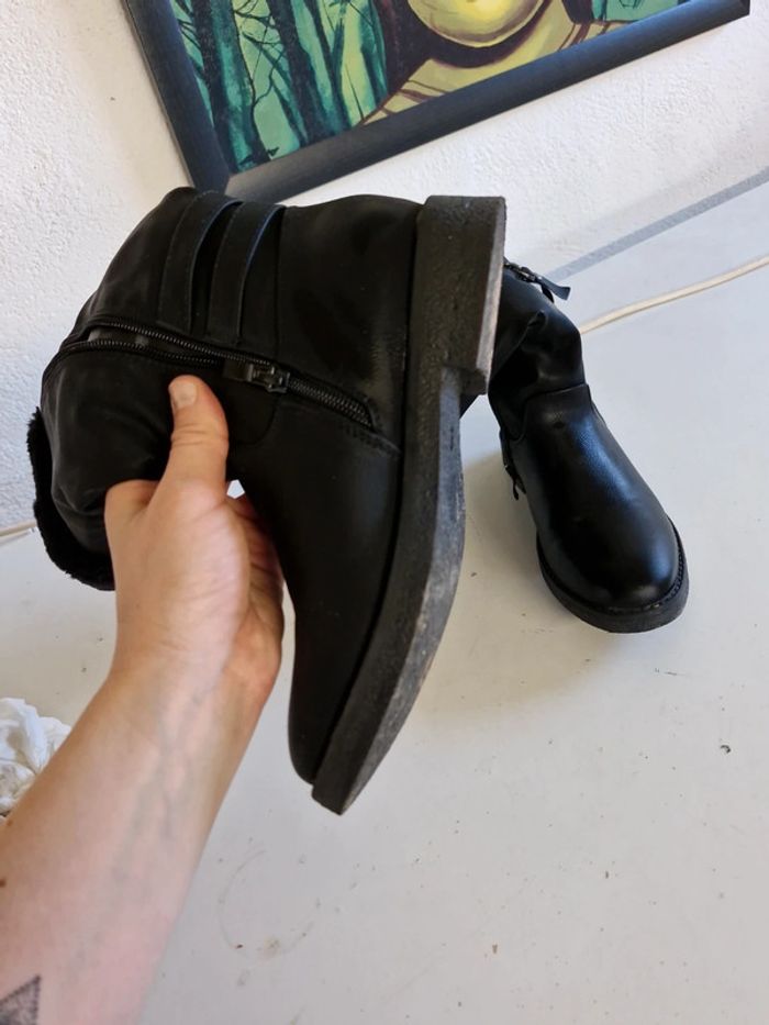 Bottes noires - photo numéro 4