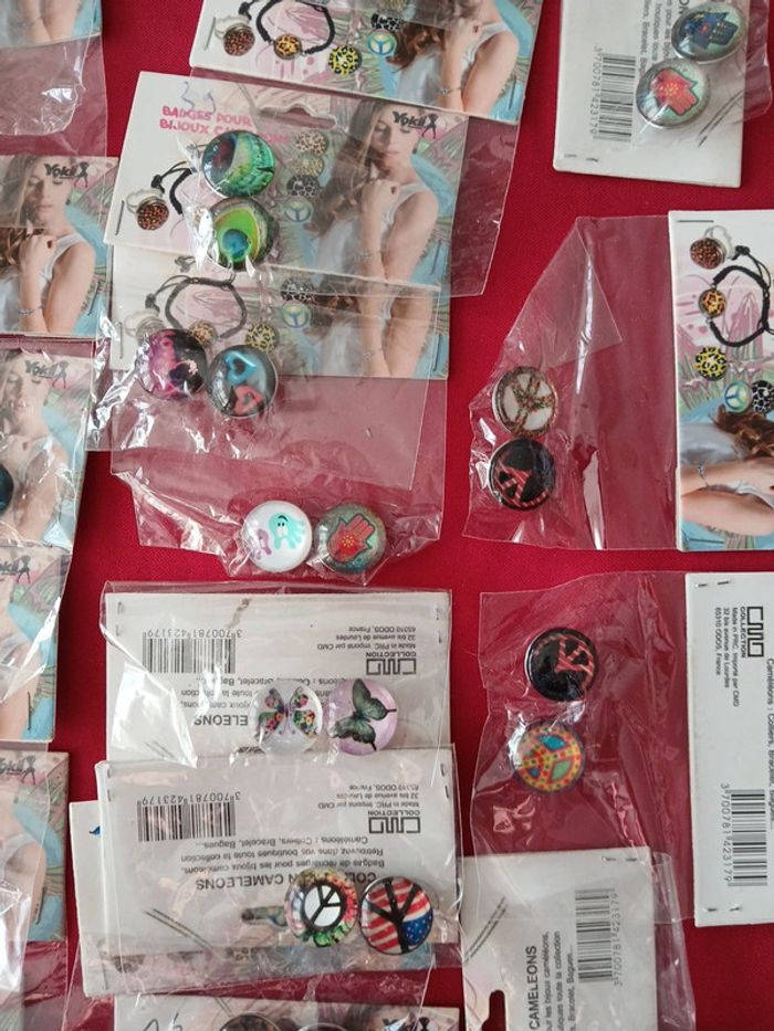 Lot 3 bracelets et badges breloques - photo numéro 10